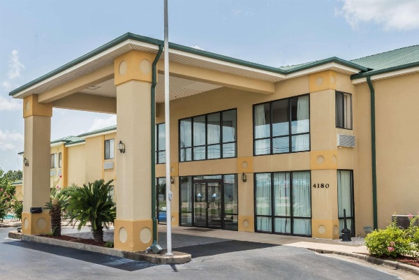 Days Inn by Wyndham Montgomery image 1