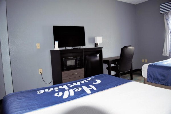 Days Inn by Wyndham Montgomery image 19