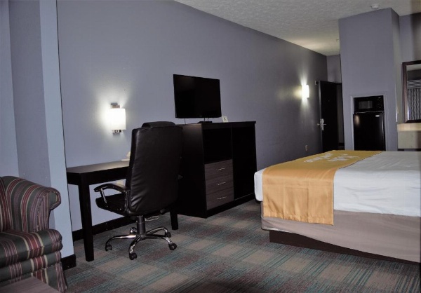 Days Inn by Wyndham Montgomery image 20