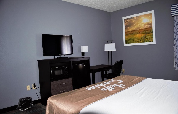 Days Inn by Wyndham Montgomery image 7