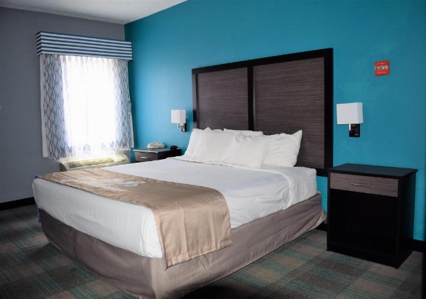 Days Inn by Wyndham Montgomery image 8