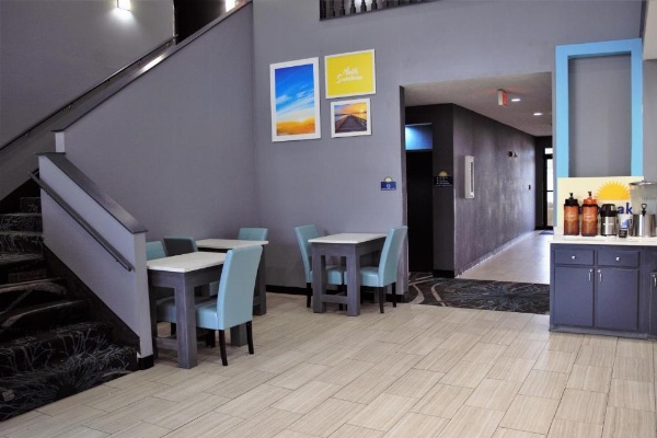Days Inn by Wyndham Montgomery image 9