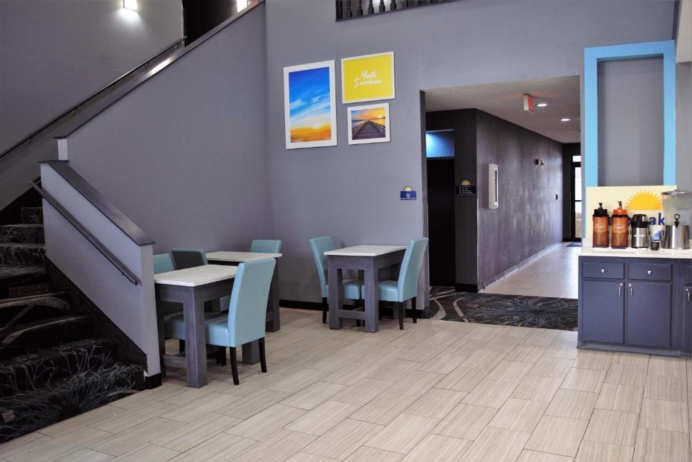 Days Inn by Wyndham Montgomery